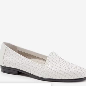 Trotters Liz Loafers White Size 6.5
